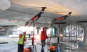 Over ons, The Grinding Company personeel aan het werk